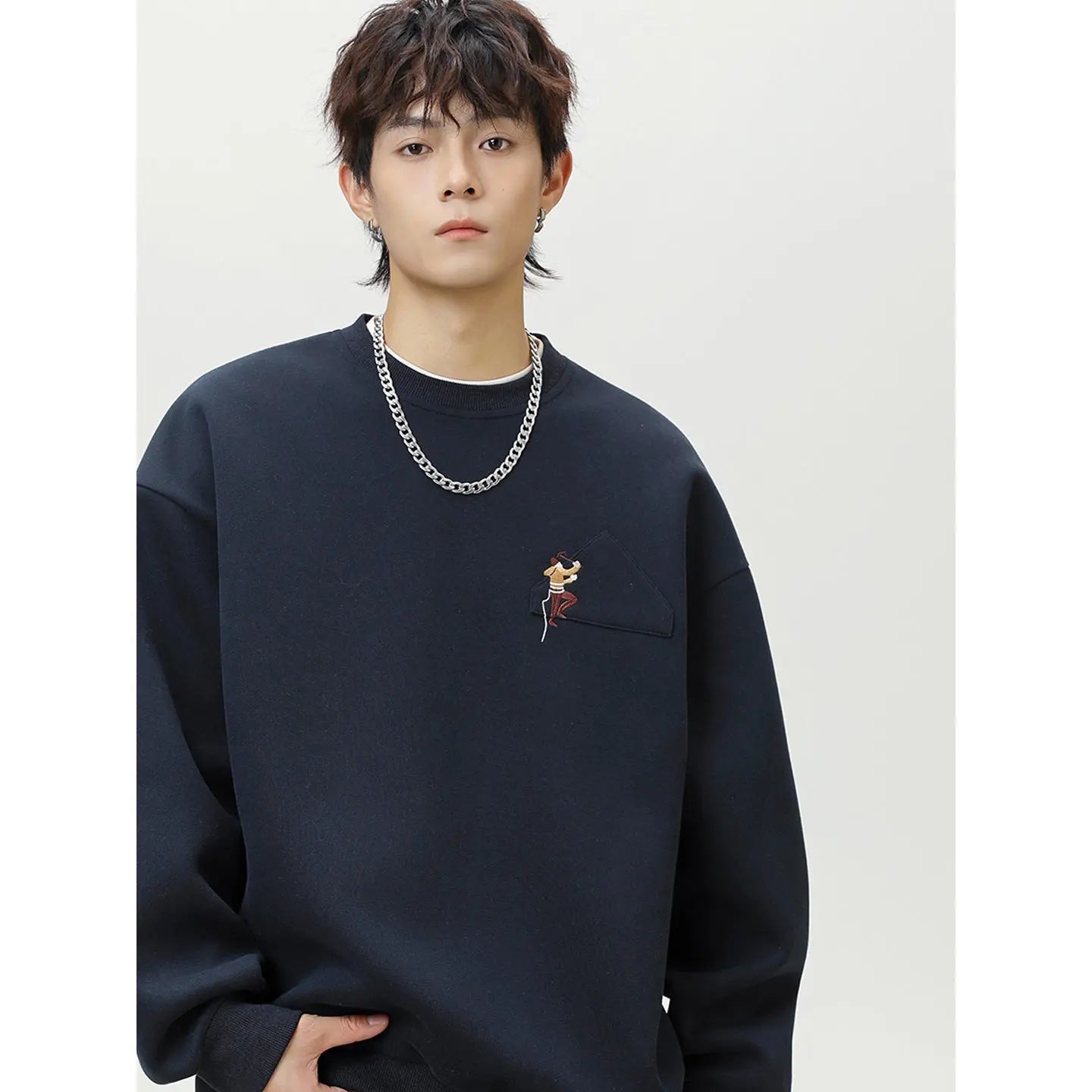 Embroidered round neck sweatshirt for men