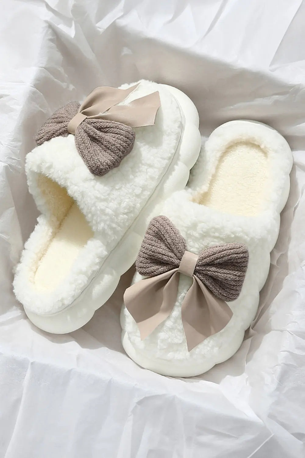 White Contrast Bowknot Applique Plush Winter Slippers (Colors May Differ by Batch) Markonline