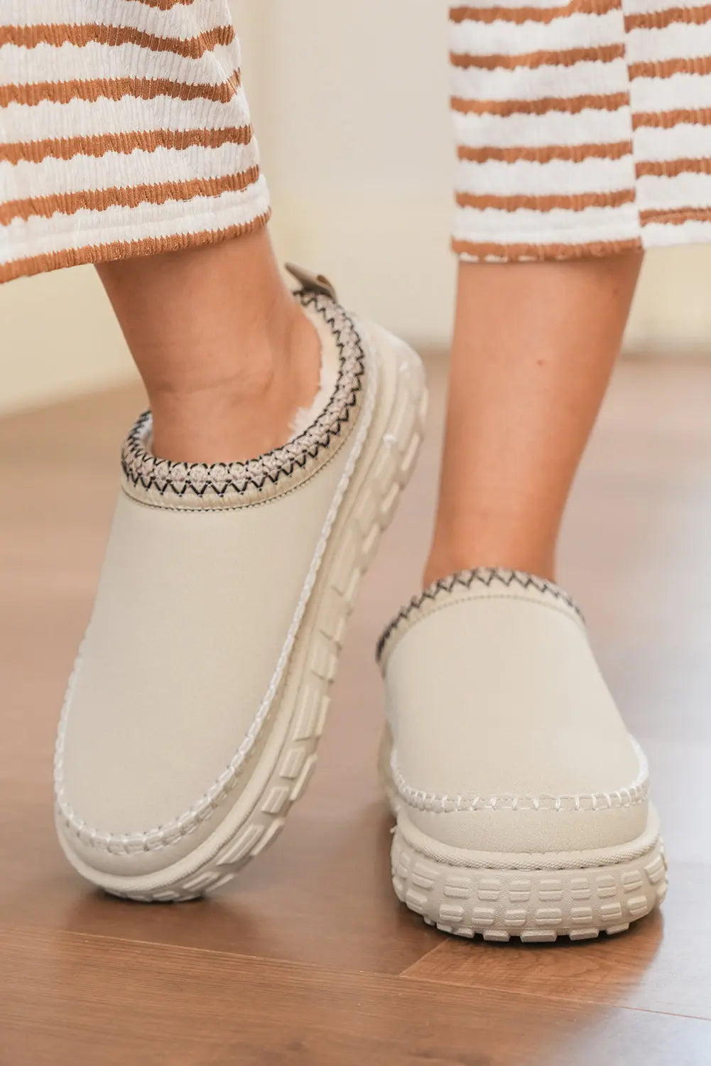 White Contrast Stitch Detail Faux Suede PU Patchwork Plush Winter Clog Slippers