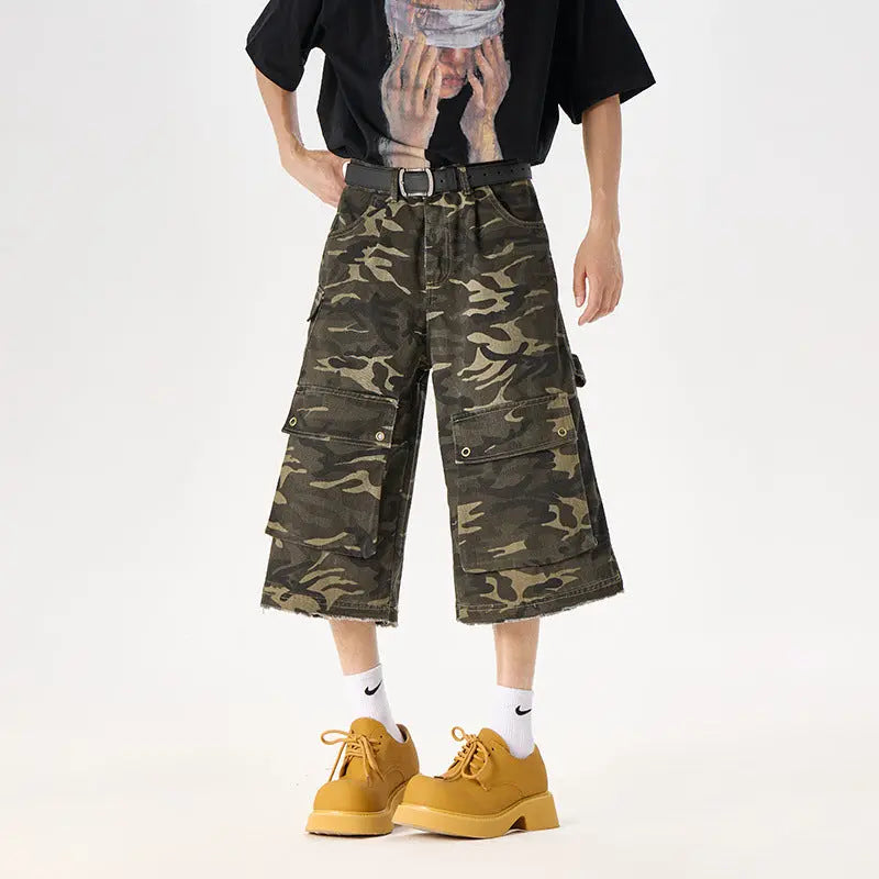 Seven point camouflage denim shorts for men in summer