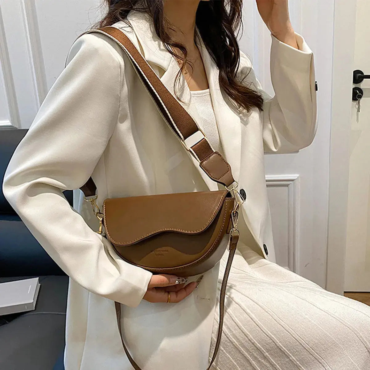 Casual Minimalist Ladies Crossbody Saddle Bag Fashionable Underarm Bag Trendy Shoulder Bag for Women