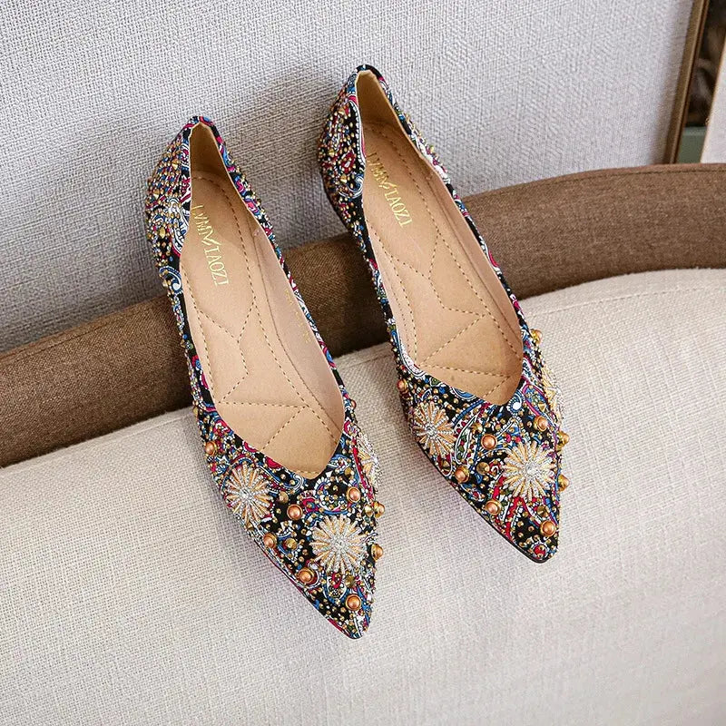 New 2025 Pointed Toe Women Flat Rhinestones Loafers Autumn Rivets Classic Ladie Flats Shoes Women's Ballet Flats Soft Boat Shoes