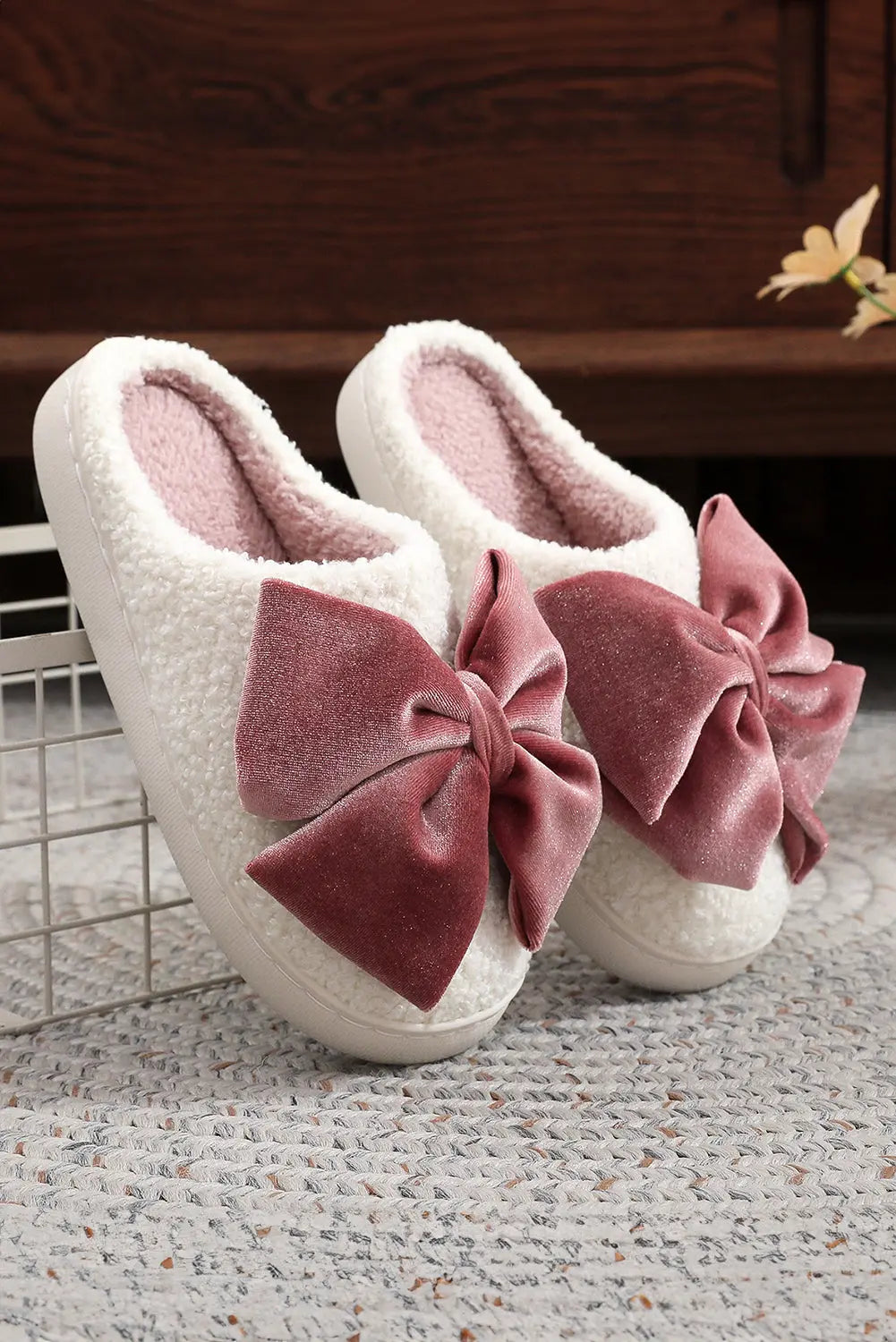 White Glister Ribbon Bow Decor Contrast Liner Plush Slippers